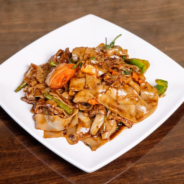 Thai Drunken Noodles (Pad Kee Mao) with wide noodles, beef, carrots, and green beans.