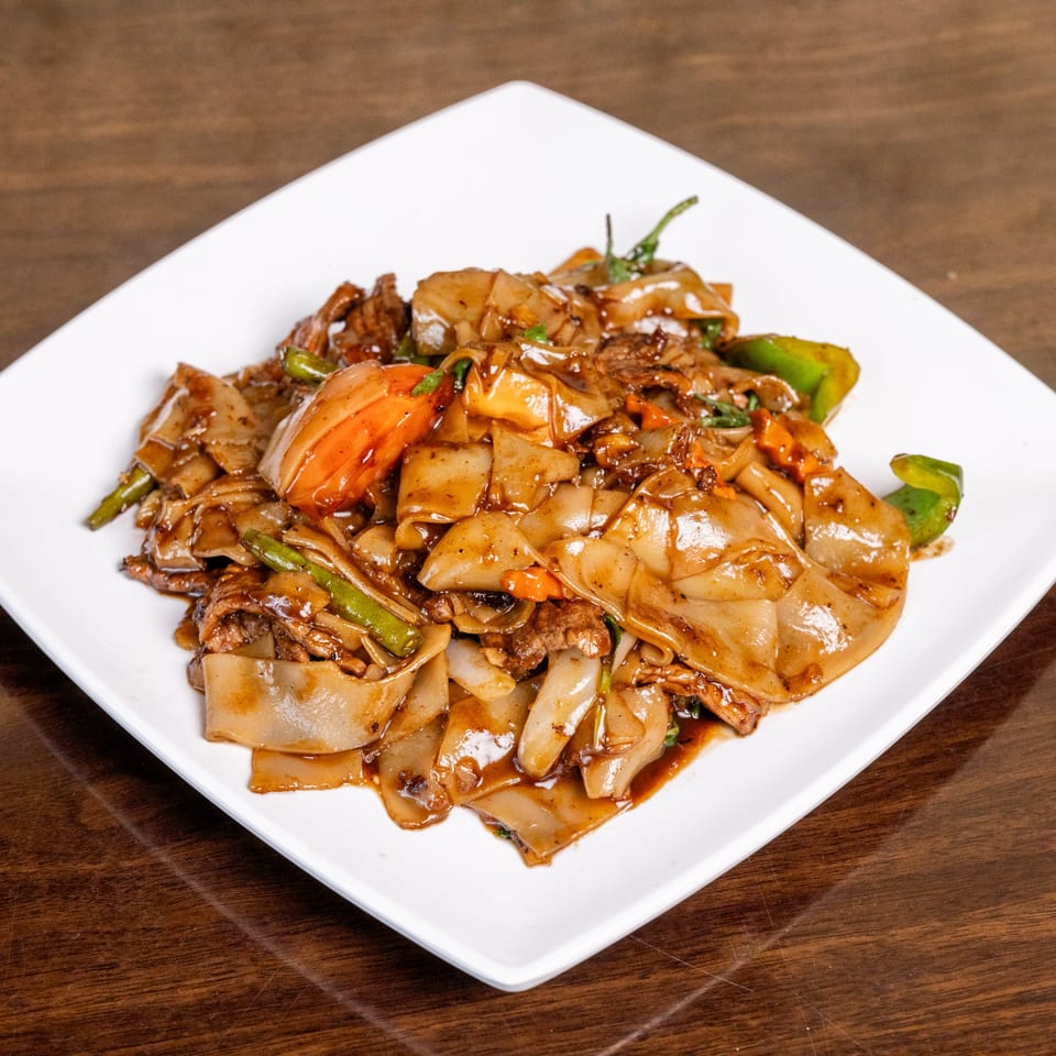 Thai Drunken Noodles (Pad Kee Mao) with wide noodles, beef, carrots, and green beans.