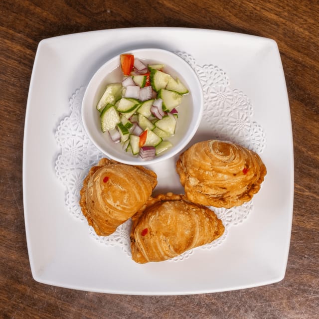CHICKEN Curry Puffs (3pcs).