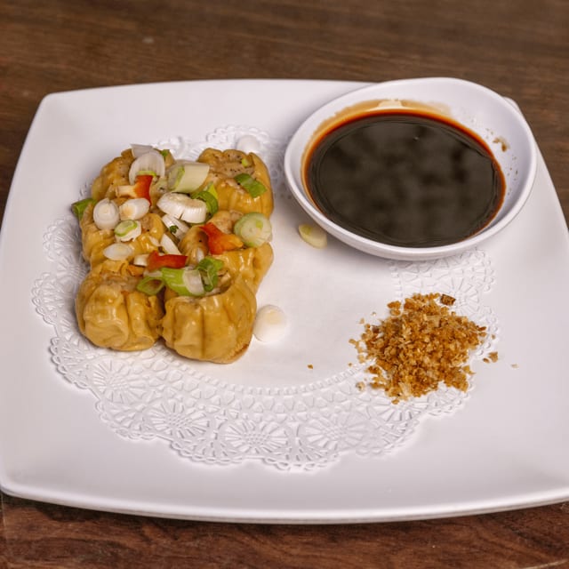 Steamed Dumplings (6pcs).